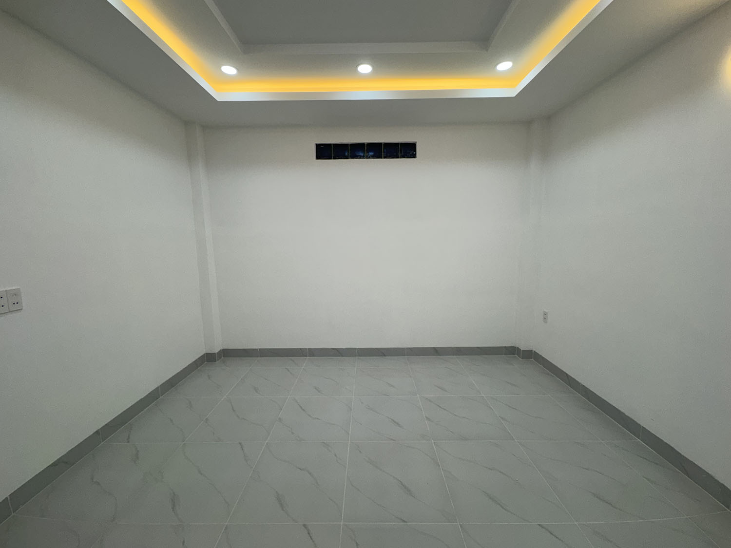 Tuyệt phẩm đẹp lung linh 3 lầu (4mx12m=48m2 vuông vức) mới 100% hẻm xe hơi khu VIP Hồ Xuân Hương